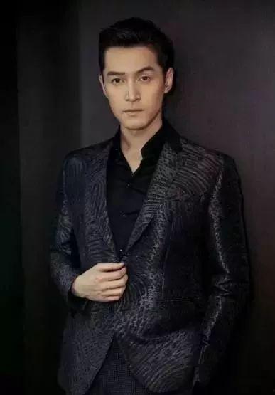 胡歌蔡艺侬在香港照片,温馨时光定格