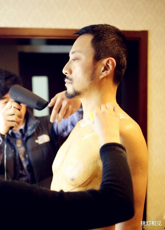 假腹肌明星,揭秘娱乐圈健身造假之谜