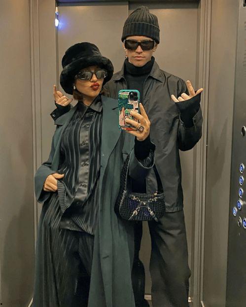 合照pose搞笑,谁才是最搞笑的“表情包”王者？